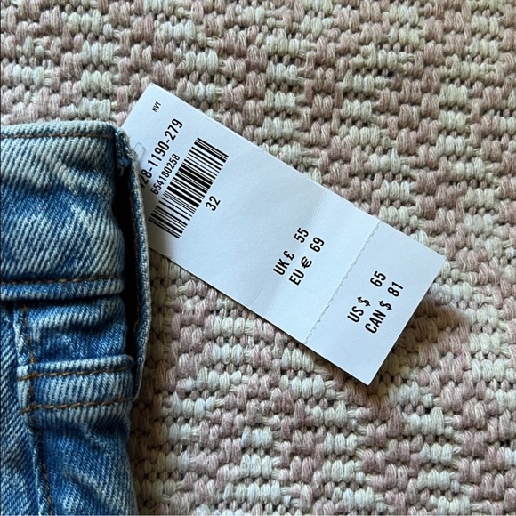 NWT Abercrombie & Fitch Blue Jean 7” Dad Shorts Y2K style vintage feel Sz 32/ 14 - Picture 3 of 5